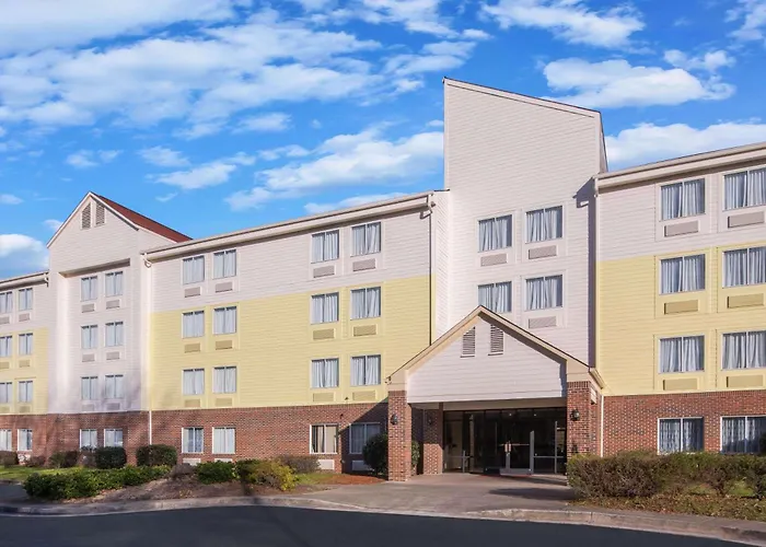 Family Hotel: Days Inn By Wyndham Macon I-75 North
