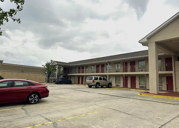 Oyo Hotel East Macon I-75